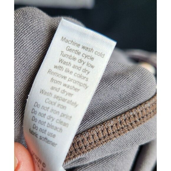 Athleta Women's Paint Bucket Relay Capri Leggings Style 138202 Size Medium - Picture 11 of 11